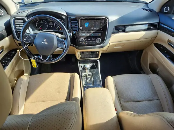 JA4AZ3A32HZ015573 2017 MITSUBISHI OUTLANDER - Image 8