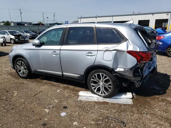 JA4AZ3A32HZ020904 2017 MITSUBISHI OUTLANDER - Image 2