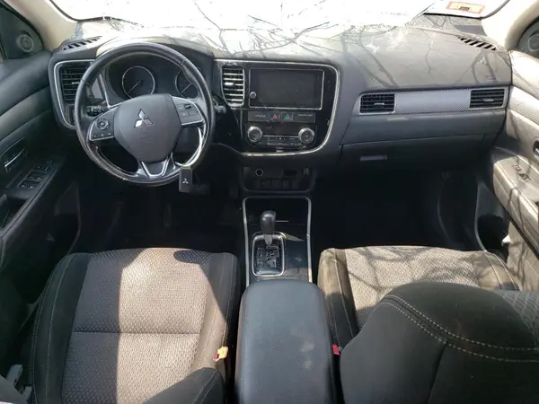 JA4AZ3A32HZ020904 2017 MITSUBISHI OUTLANDER - Image 8