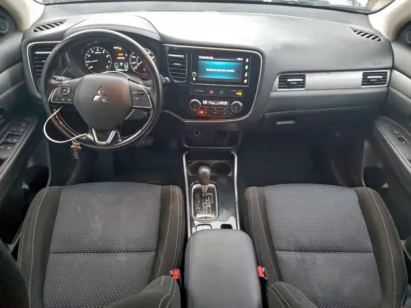 JA4AZ3A32HZ026752 2017 MITSUBISHI OUTLANDER - Image 8
