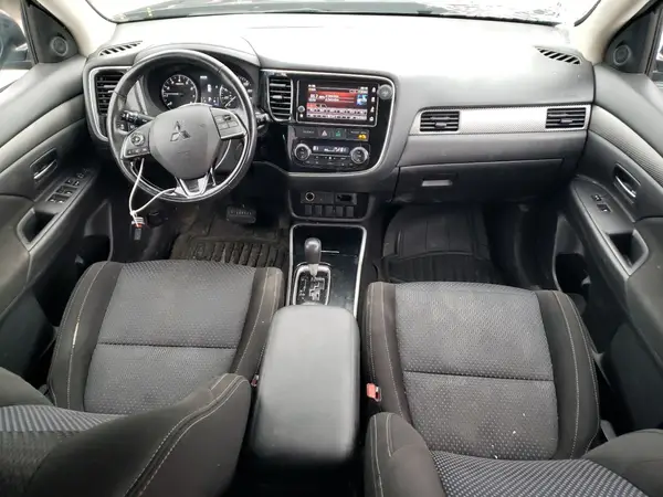 JA4AZ3A32HZ027643 2017 MITSUBISHI OUTLANDER - Image 8