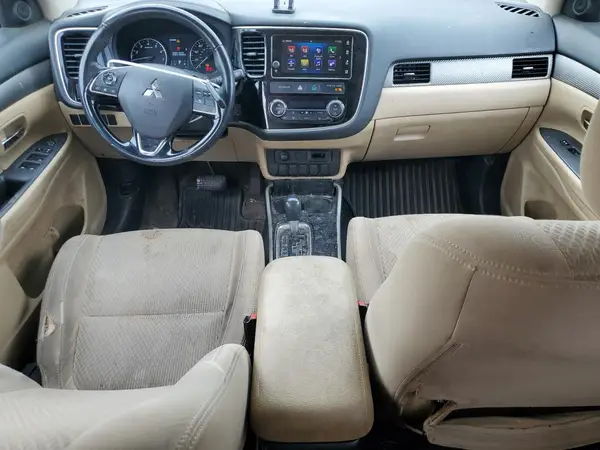 JA4AZ3A32HZ038593 2017 MITSUBISHI OUTLANDER - Image 8