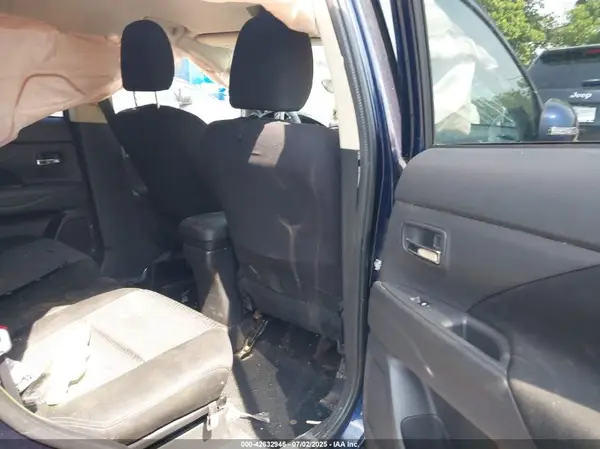 JA4AZ3A32HZ040117 2017 MITSUBISHI OUTLANDER - Image 8