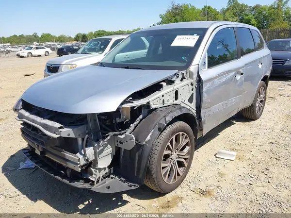 JA4AZ3A32HZ045107 2017 MITSUBISHI OUTLANDER - Image 2