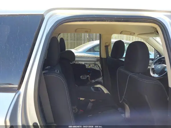 JA4AZ3A32HZ045107 2017 MITSUBISHI OUTLANDER - Image 8