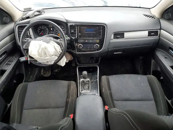 JA4AZ3A32HZ050081 2017 MITSUBISHI OUTLANDER - Image 8