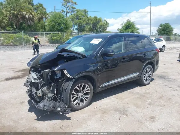JA4AZ3A32HZ050517 2017 MITSUBISHI OUTLANDER - Image 2