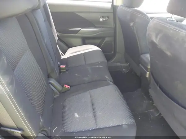JA4AZ3A32HZ050517 2017 MITSUBISHI OUTLANDER - Image 8