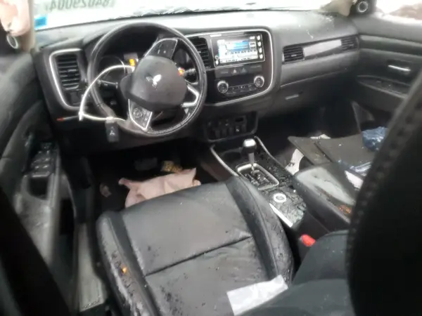 JA4AZ3A32HZ050744 2017 MITSUBISHI OUTLANDER - Image 8