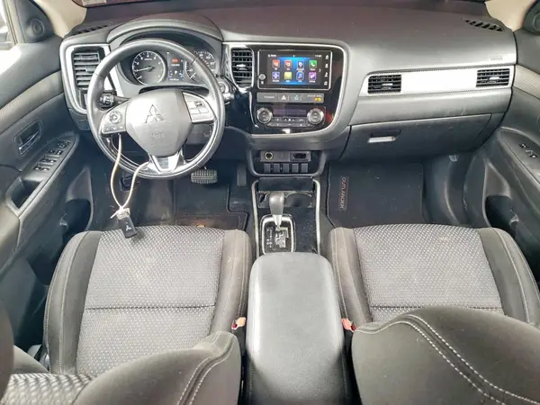 JA4AZ3A32HZ054518 2017 MITSUBISHI OUTLANDER - Image 8
