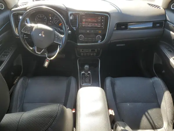 JA4AZ3A32HZ064904 2017 MITSUBISHI OUTLANDER - Image 8