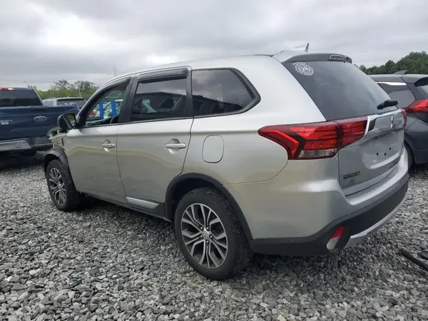 JA4AZ3A32JJ000155 2018 MITSUBISHI OUTLANDER - Image 2