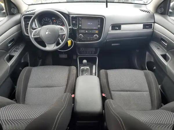JA4AZ3A32JJ000155 2018 MITSUBISHI OUTLANDER - Image 8