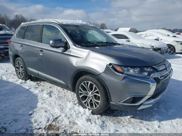 JA4AZ3A32JJ000771 2018 MITSUBISHI OUTLANDER - Image 1
