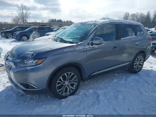 JA4AZ3A32JJ000771 2018 MITSUBISHI OUTLANDER - Image 2
