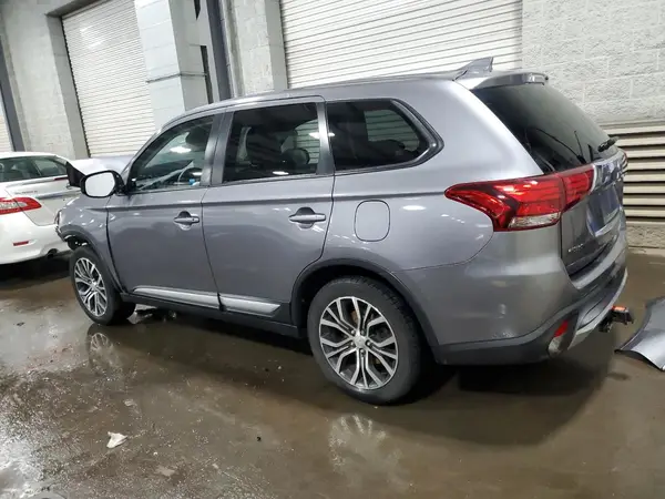 JA4AZ3A32JJ006165 2018 MITSUBISHI OUTLANDER - Image 2