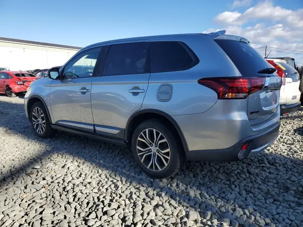 JA4AZ3A32JJ006389 2018 MITSUBISHI OUTLANDER - Image 2
