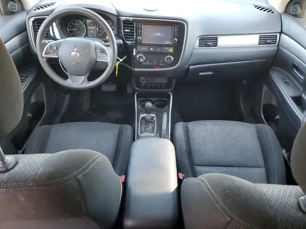 JA4AZ3A32JJ006389 2018 MITSUBISHI OUTLANDER - Image 8
