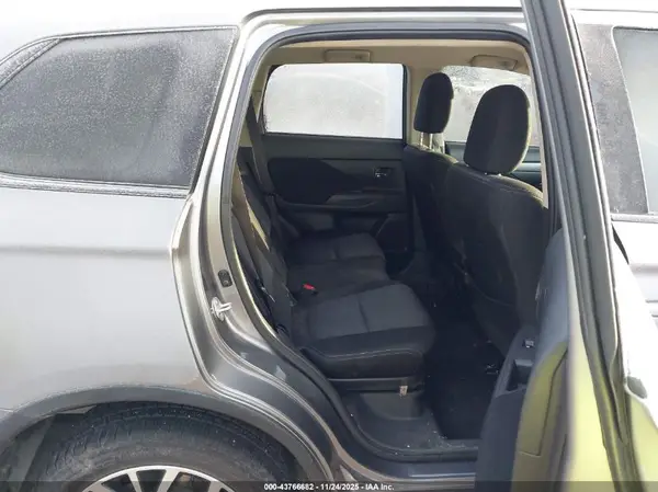 JA4AZ3A32JJ006392 2018 MITSUBISHI OUTLANDER - Image 8