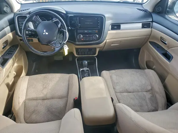 JA4AZ3A32JZ002425 2018 MITSUBISHI OUTLANDER - Image 8