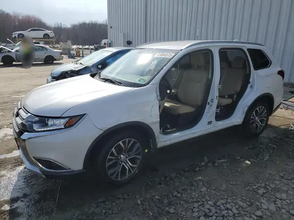 JA4AZ3A32JZ005289 2018 MITSUBISHI OUTLANDER - Image 1