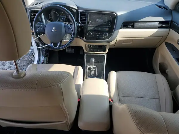 JA4AZ3A32JZ005289 2018 MITSUBISHI OUTLANDER - Image 8