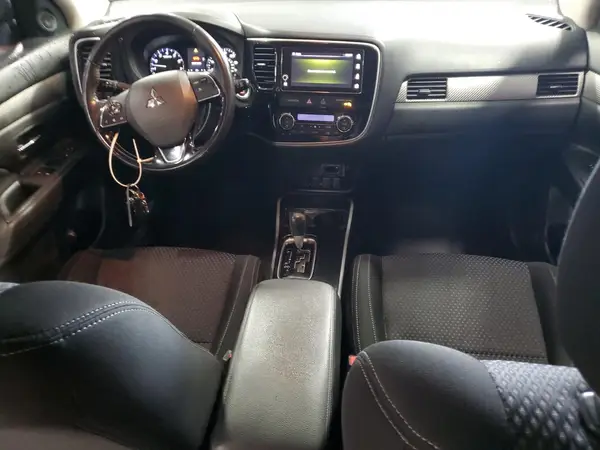 JA4AZ3A32JZ006815 2018 MITSUBISHI OUTLANDER - Image 8