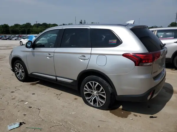 JA4AZ3A32JZ010802 2018 MITSUBISHI OUTLANDER - Image 2