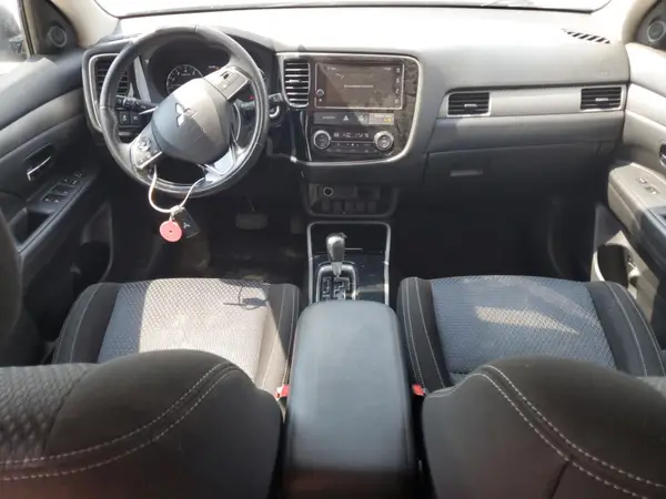 JA4AZ3A32JZ010802 2018 MITSUBISHI OUTLANDER - Image 8