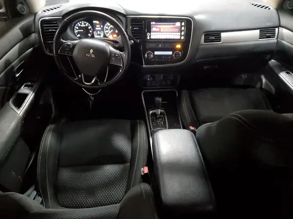 JA4AZ3A32JZ011366 2018 MITSUBISHI OUTLANDER - Image 8