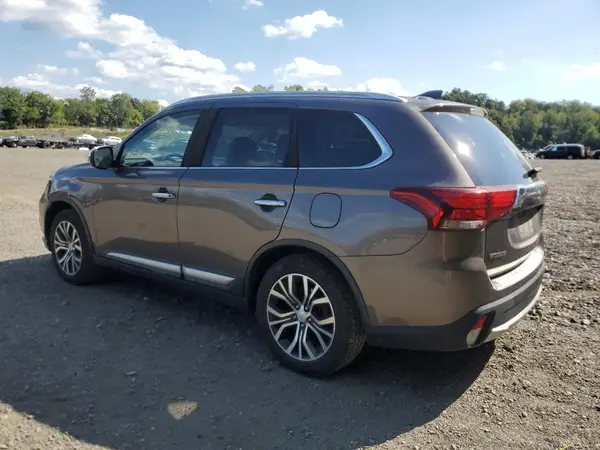 JA4AZ3A32JZ012677 2018 MITSUBISHI OUTLANDER - Image 2