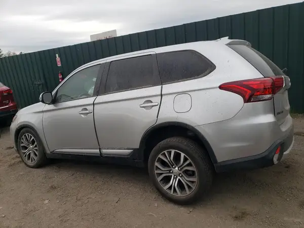 JA4AZ3A32JZ014056 2018 MITSUBISHI OUTLANDER - Image 2