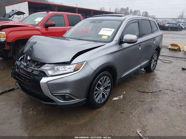 JA4AZ3A32JZ014218 2018 MITSUBISHI OUTLANDER - Image 2