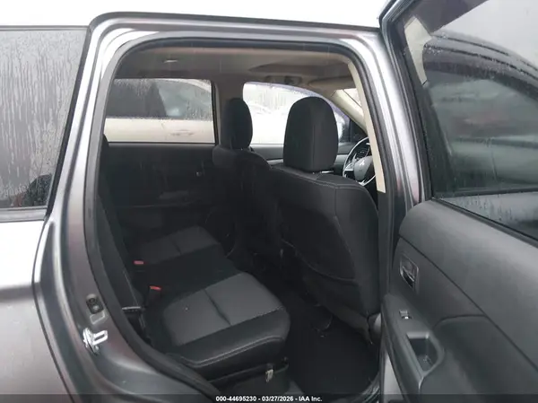 JA4AZ3A32JZ014218 2018 MITSUBISHI OUTLANDER - Image 8