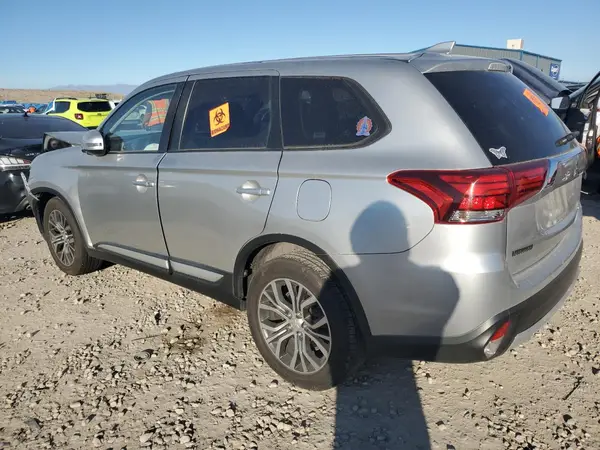 JA4AZ3A32JZ019323 2018 MITSUBISHI OUTLANDER - Image 2