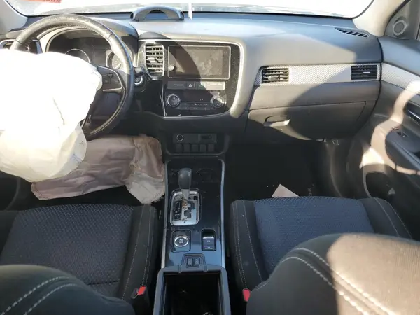 JA4AZ3A32JZ019323 2018 MITSUBISHI OUTLANDER - Image 8