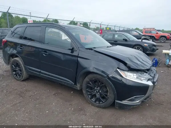 JA4AZ3A32JZ020102 2018 MITSUBISHI OUTLANDER - Image 1