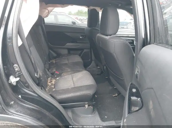 JA4AZ3A32JZ020102 2018 MITSUBISHI OUTLANDER - Image 8