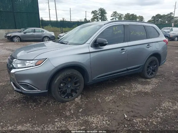 JA4AZ3A32JZ022187 2018 MITSUBISHI OUTLANDER - Image 2