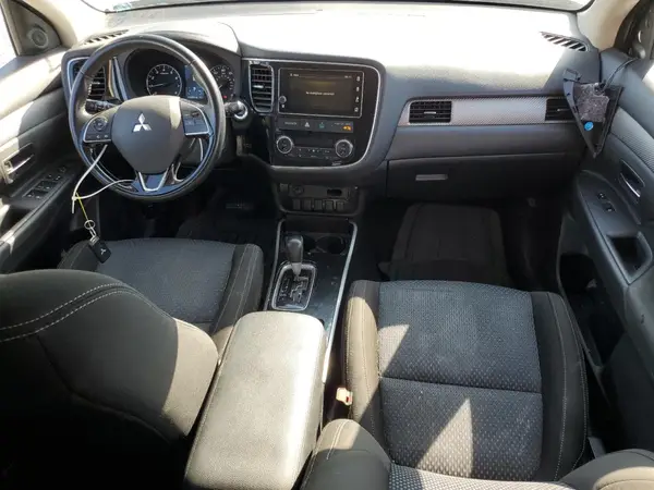 JA4AZ3A32JZ023890 2018 MITSUBISHI OUTLANDER - Image 8