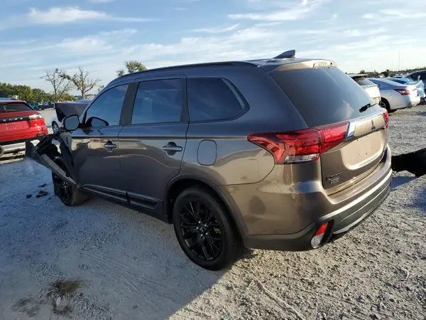 JA4AZ3A32JZ026840 2018 MITSUBISHI OUTLANDER - Image 2