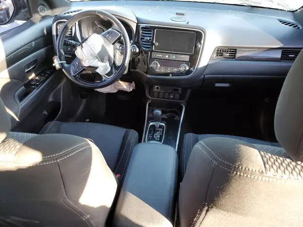 JA4AZ3A32JZ026840 2018 MITSUBISHI OUTLANDER - Image 8