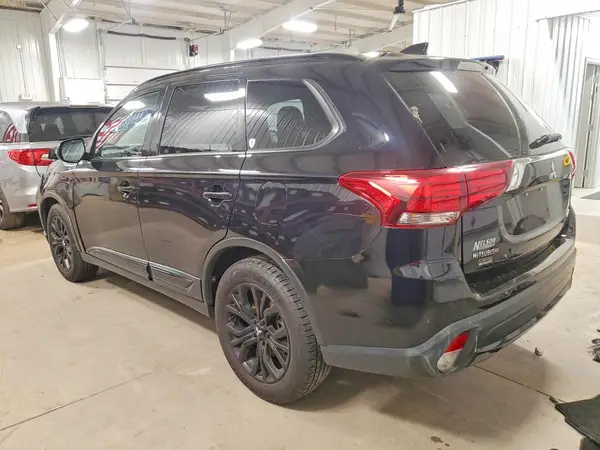 JA4AZ3A32JZ031844 2018 MITSUBISHI OUTLANDER - Image 2