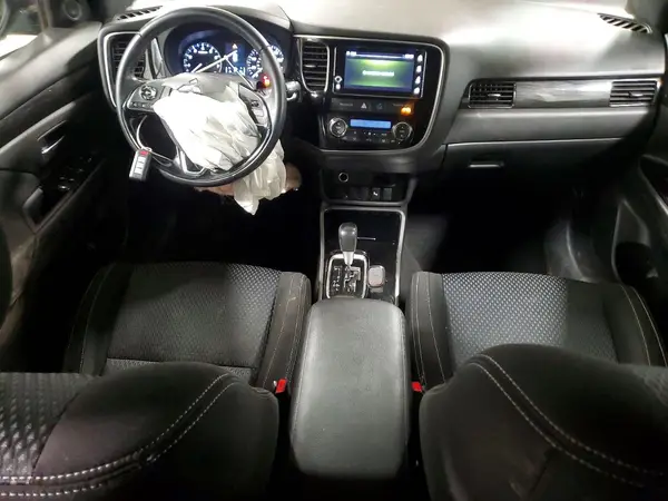 JA4AZ3A32JZ031844 2018 MITSUBISHI OUTLANDER - Image 8