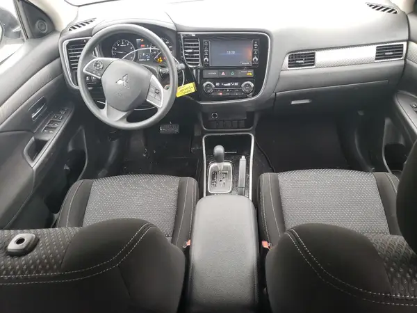 JA4AZ3A32JZ033898 2018 MITSUBISHI OUTLANDER - Image 8
