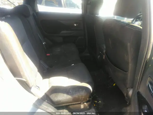 JA4AZ3A32JZ034565 2018 MITSUBISHI OUTLANDER - Image 8