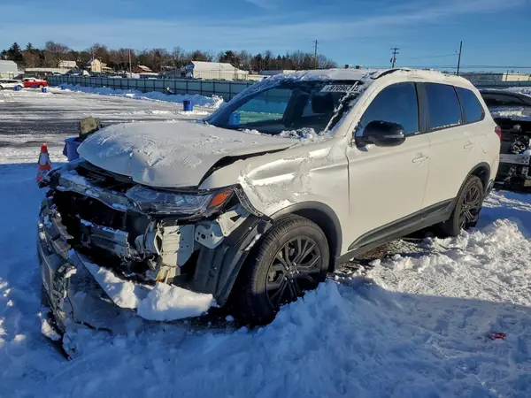 JA4AZ3A32JZ035117 2018 MITSUBISHI OUTLANDER - Image 1
