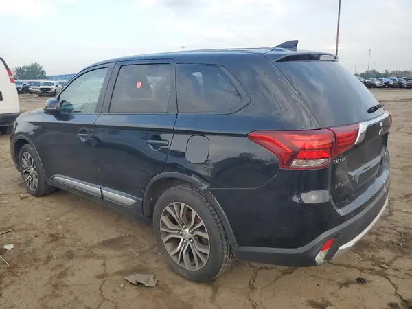 JA4AZ3A32JZ039006 2018 MITSUBISHI OUTLANDER - Image 2