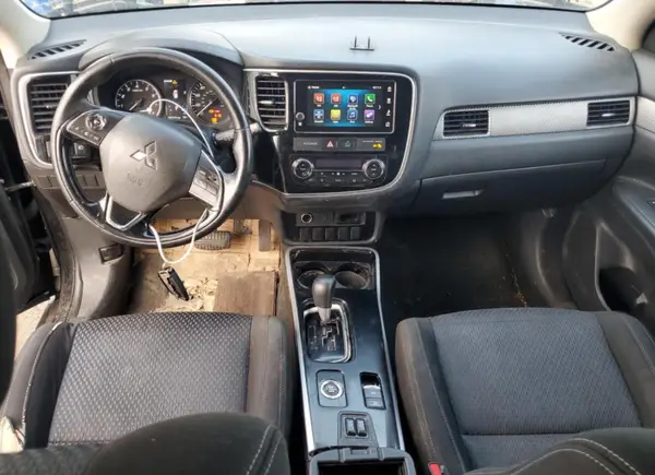 JA4AZ3A32JZ039006 2018 MITSUBISHI OUTLANDER - Image 8