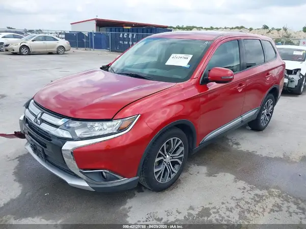 JA4AZ3A32JZ040561 2018 MITSUBISHI OUTLANDER - Image 2